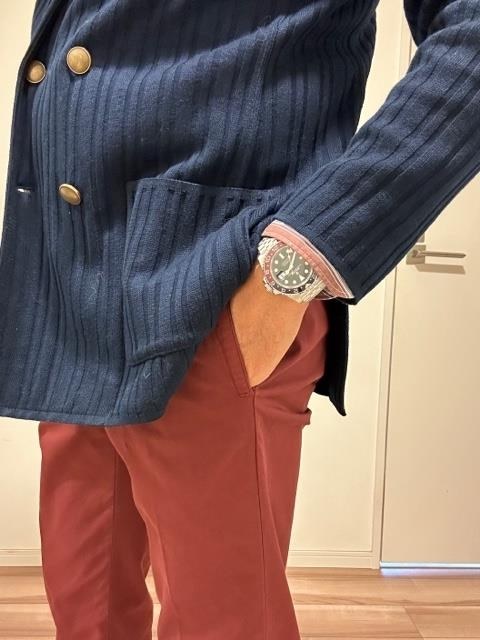 ベゼルの色が綺麗！！フォーマル以外どんな服装にも映える