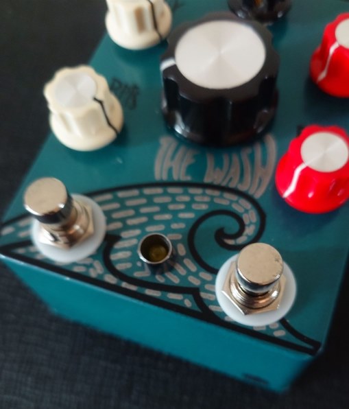 音を洗い流すように押し寄せる残響』 Hungry Robot pedals Wash V2 Tap