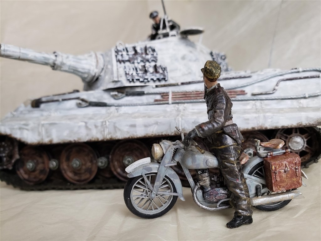 【完成品】タミヤ1/35 キングタイガー　アルデンヌ戦線 1/35 ドイツ重戦車 キングタイガー （アルデンヌ戦線
