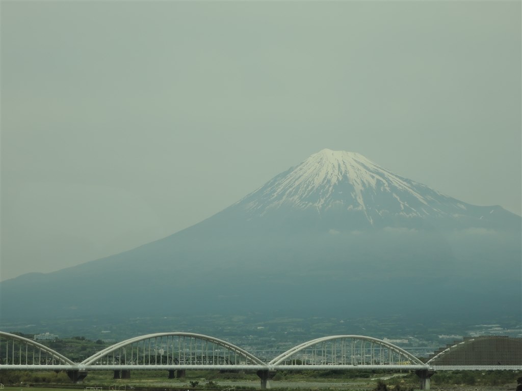 f値1:1.8～1:5.6と他に類を見ない明るいレンズのカメラです』 ニコン