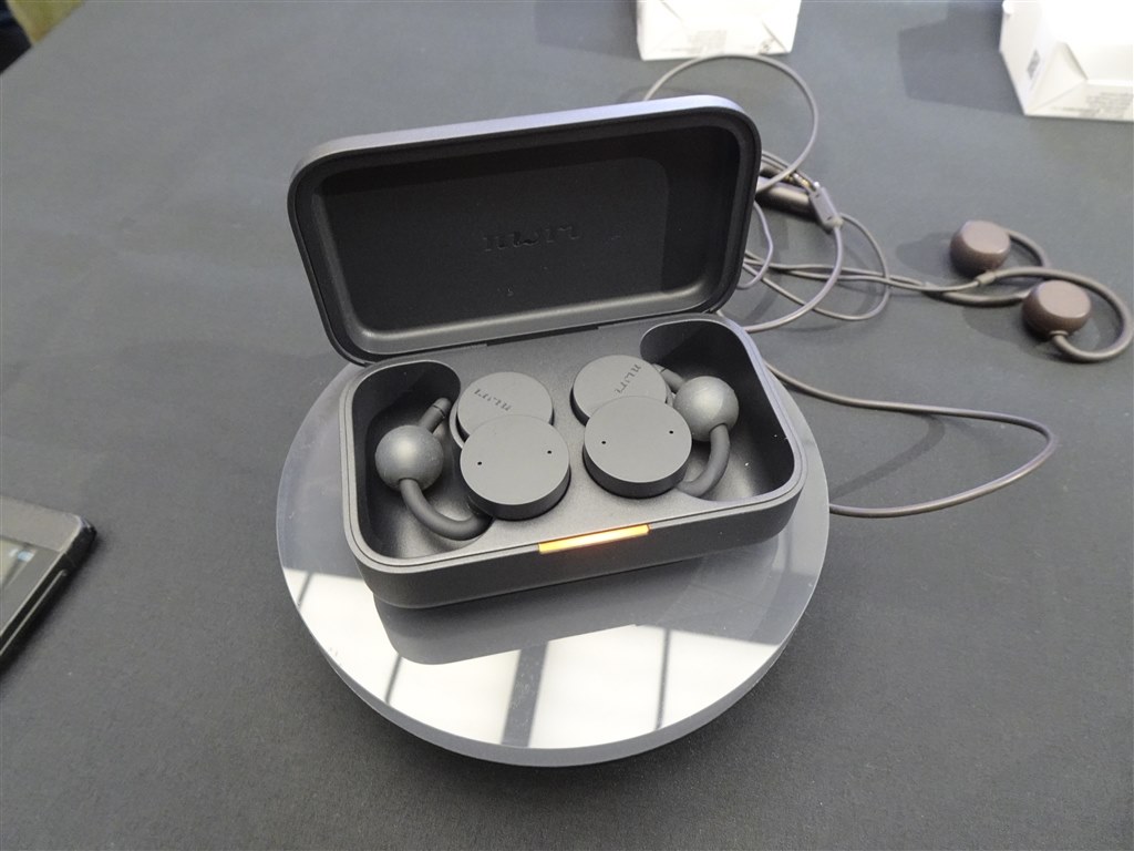 nwm完全ワイヤレスイヤホン 充電ケース付き nwm」のオープン型イヤホン・完全ワイヤレスタイプの新モデル