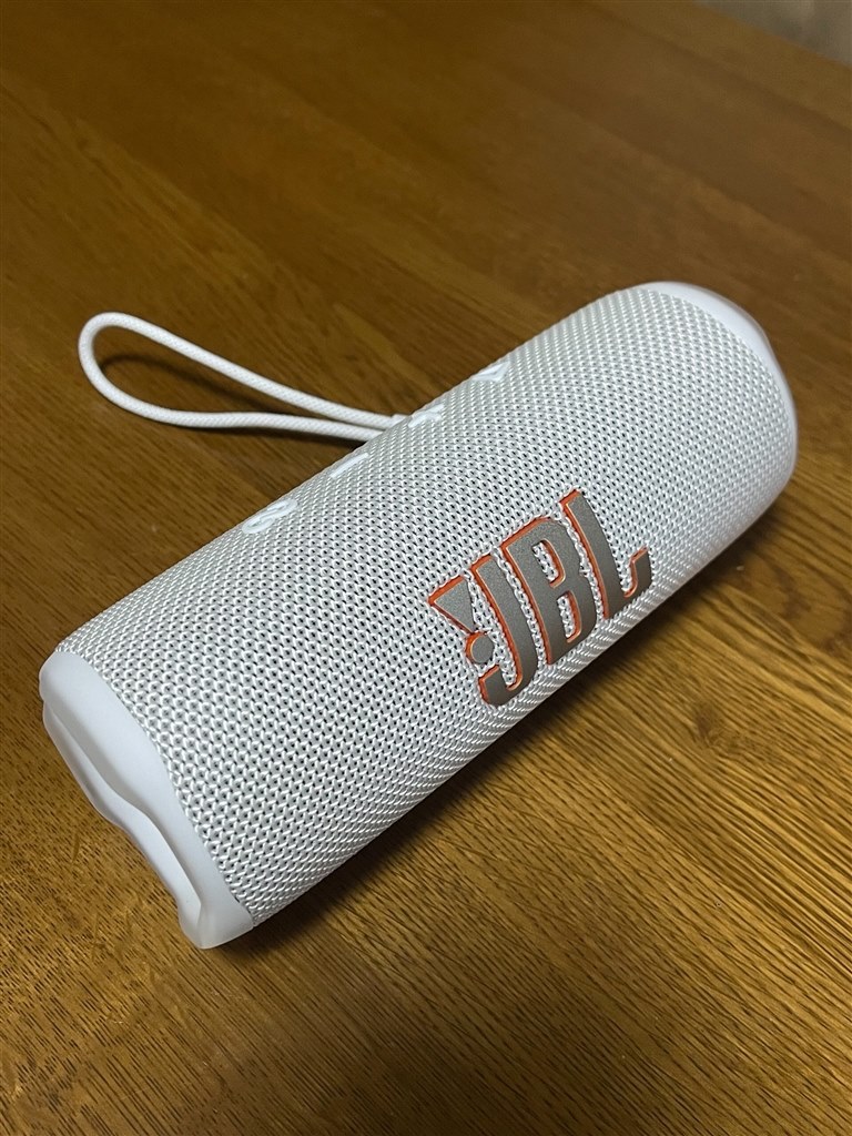 小さなボディだが想像以上にパワフル』 JBL FLIP 6 [ホワイト