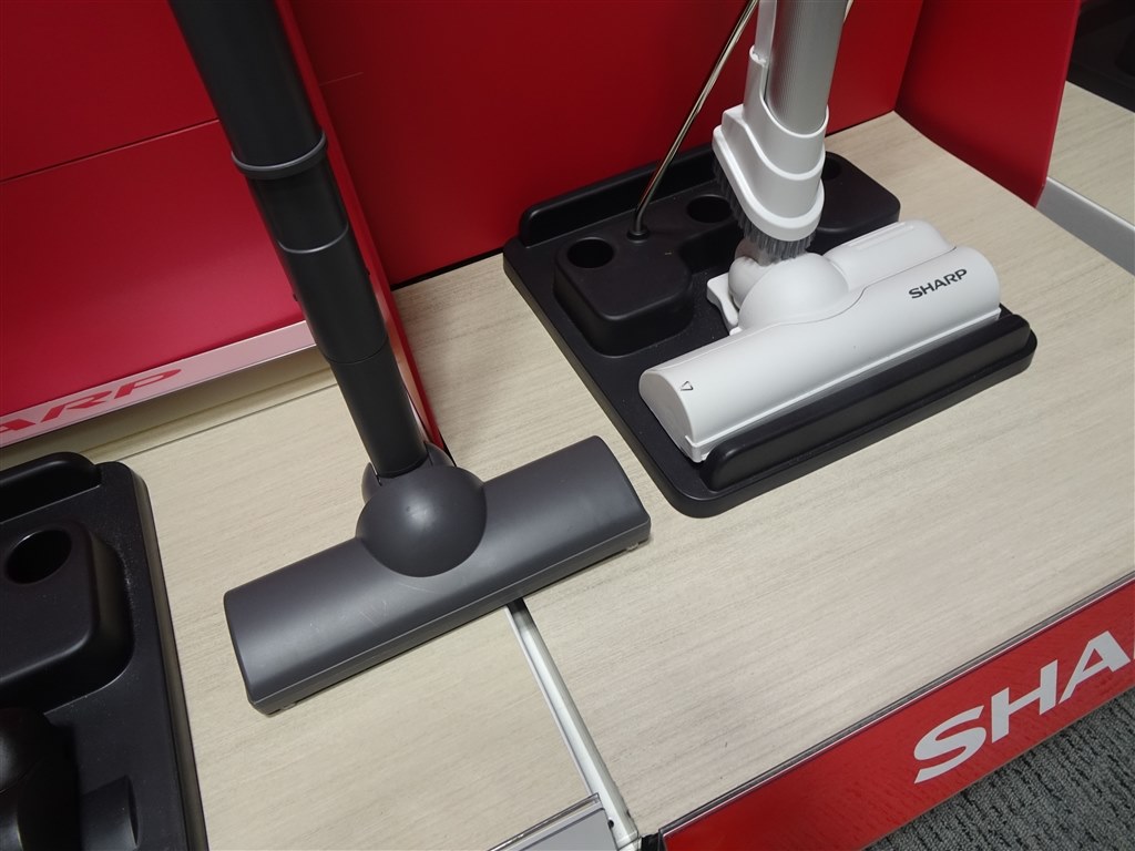 シャープの軽量＆コンパクトスティッククリーナーお手軽モデル