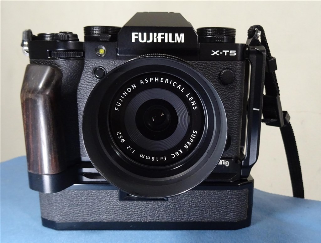 所詮は簡易型のグリップ』 富士フイルム MHG-XT5 ぐりごーすとさんの