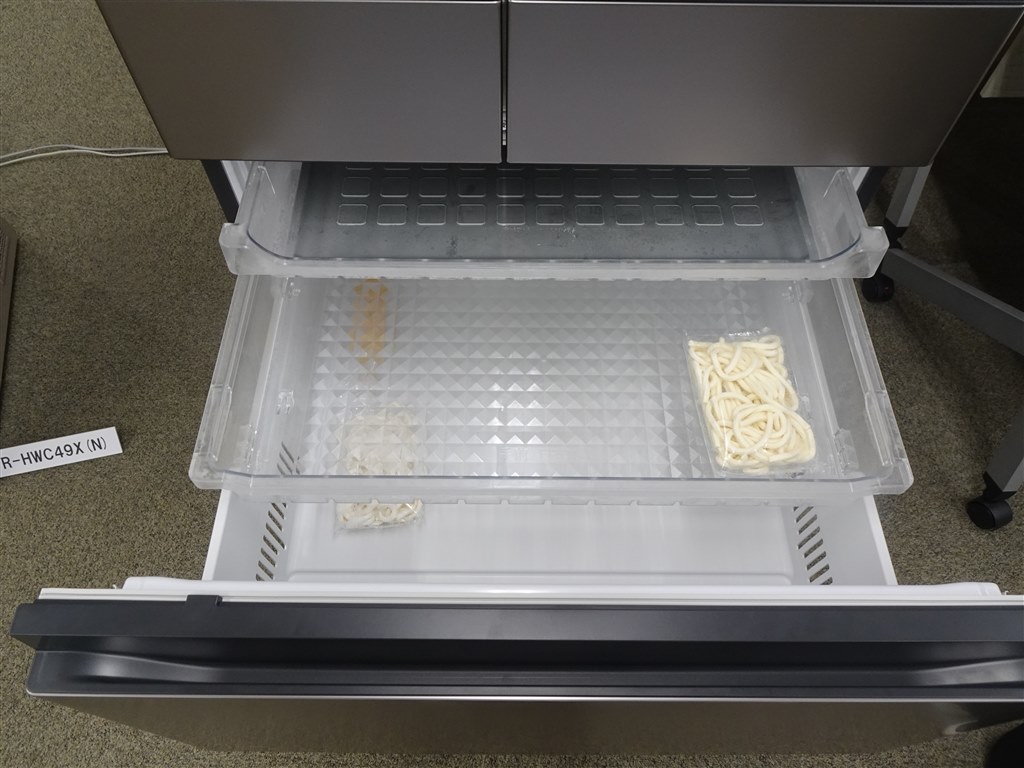 日立のまるごとチルド上位・真ん中冷凍室・鋼板ドアタイプ』 日立 R