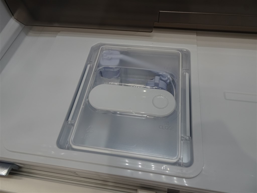 三菱「中だけひろびろ大容量」ハイエンド・真ん中冷凍室タイプ』 三菱