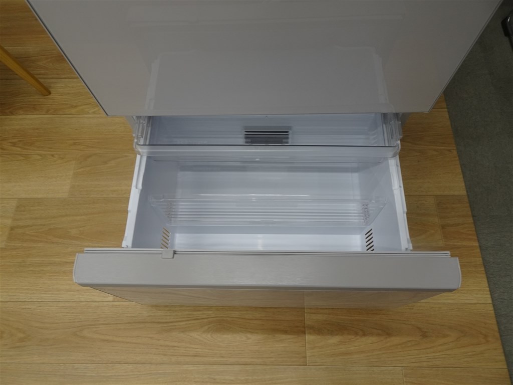 三菱「中だけひろびろ大容量」ハイエンド・真ん中冷凍室タイプ』 三菱