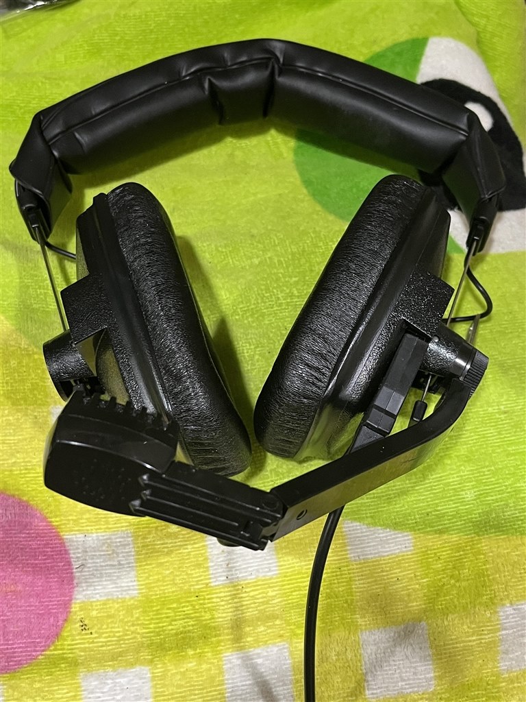 リスニングにはまったく向きません。業務用インカムです リスニングにはまったく向きません。業務用インカムです