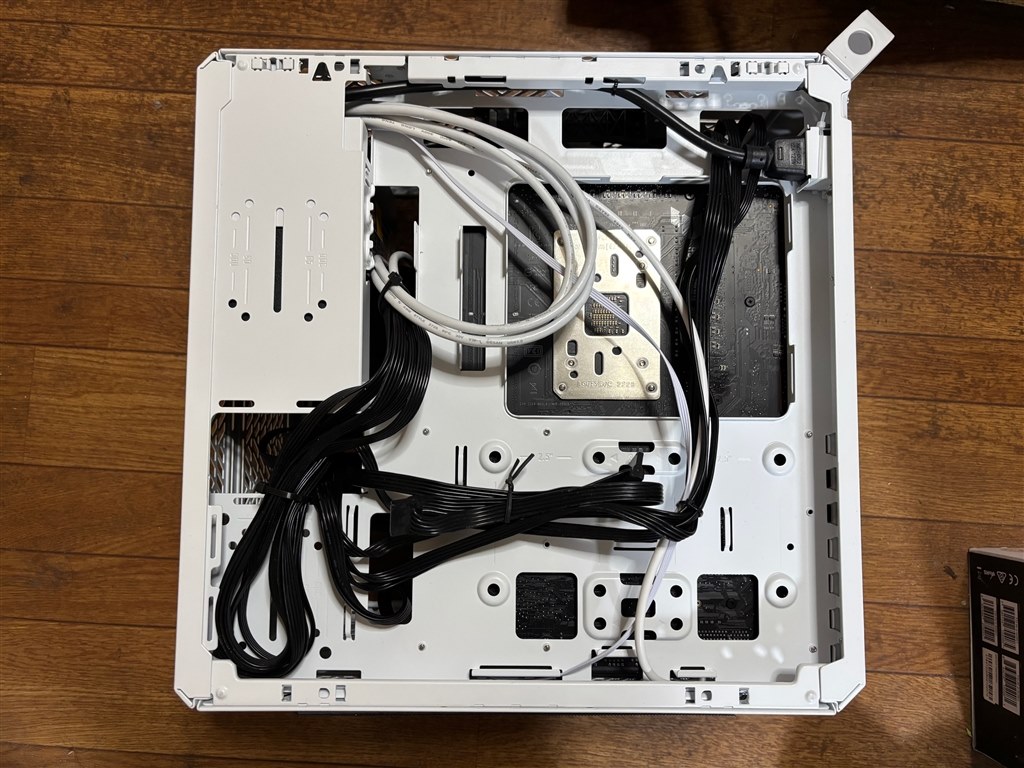 小さいけど、組みやすい』 COOLER MASTER QUBE 500 Flatpack White