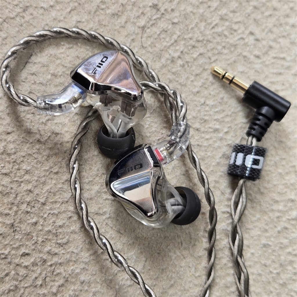 高コスパで本格的音質を楽しめます』 FiiO JH5 FIO-IEM-JH5-S [Silver