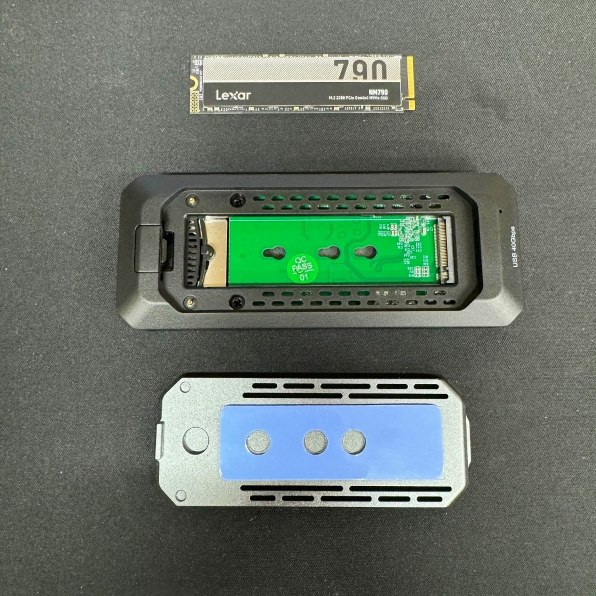センチュリー USB 4 you M.2 NVMe Case CFUM2NU40G [ブラック