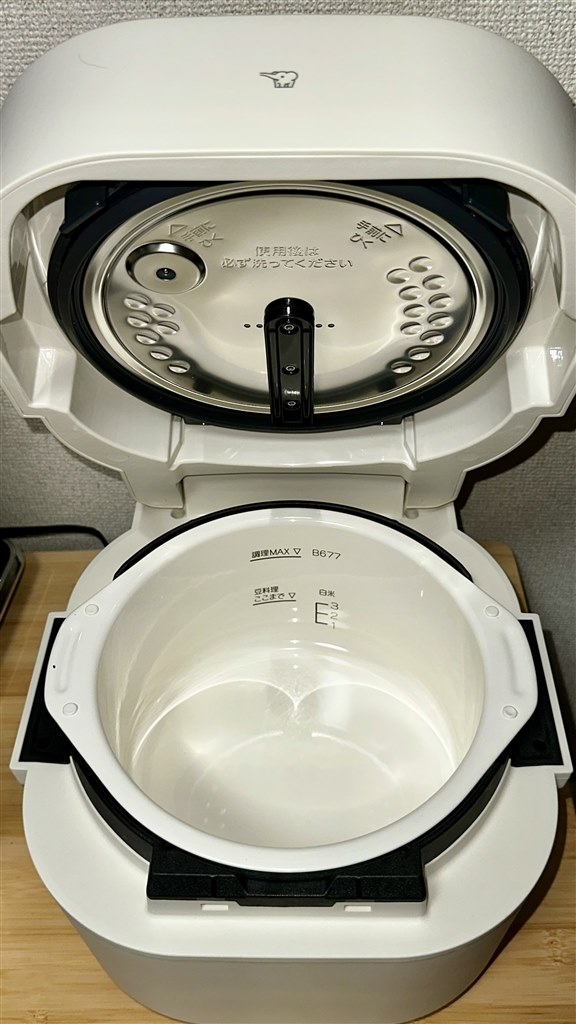 電気ホーロー鍋だが、内鍋はガス火にもかけられる』 象印 EL