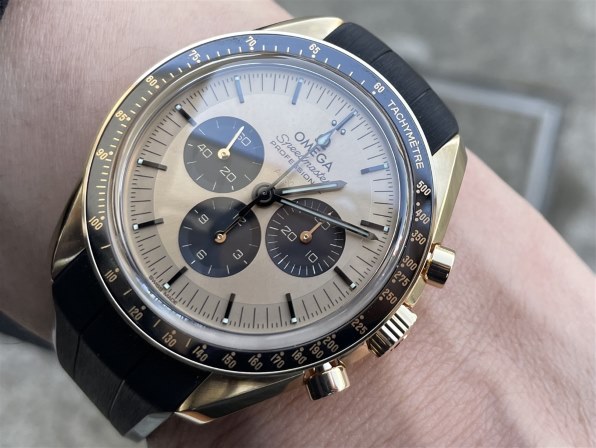 不動 オメガ スピードマスター クロノグラフ 1940年代のクロノグラフへのオマージュ。オメガ「スピード