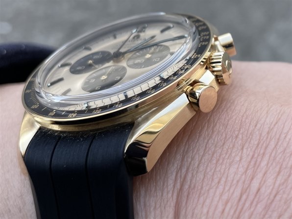 不動 オメガ スピードマスター クロノグラフ 1940年代のクロノグラフへのオマージュ。オメガ「スピード