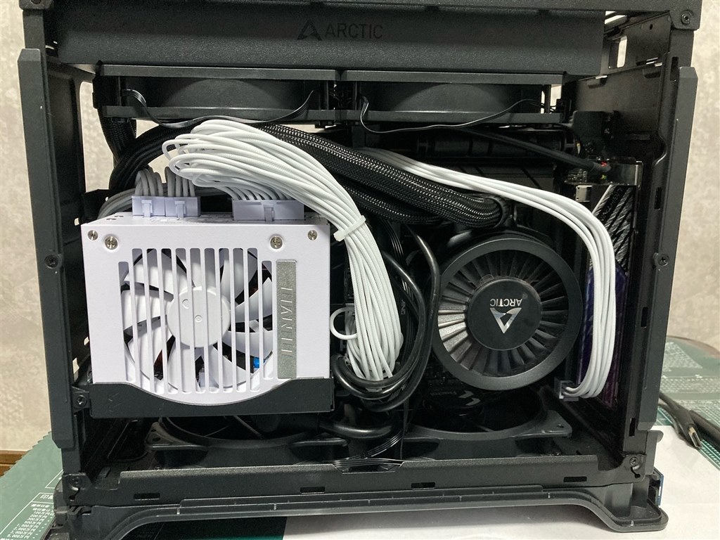 デザインが気に入った人向けのケース』 Fractal Design Era 2 FD