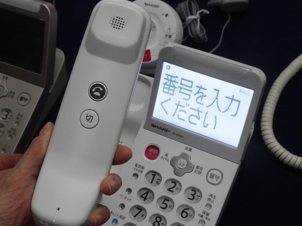 手に持たないスピーカー式の受話器「てもたん」採用モデル 手に持たないスピーカー式の受話器「てもたん」採用モデル