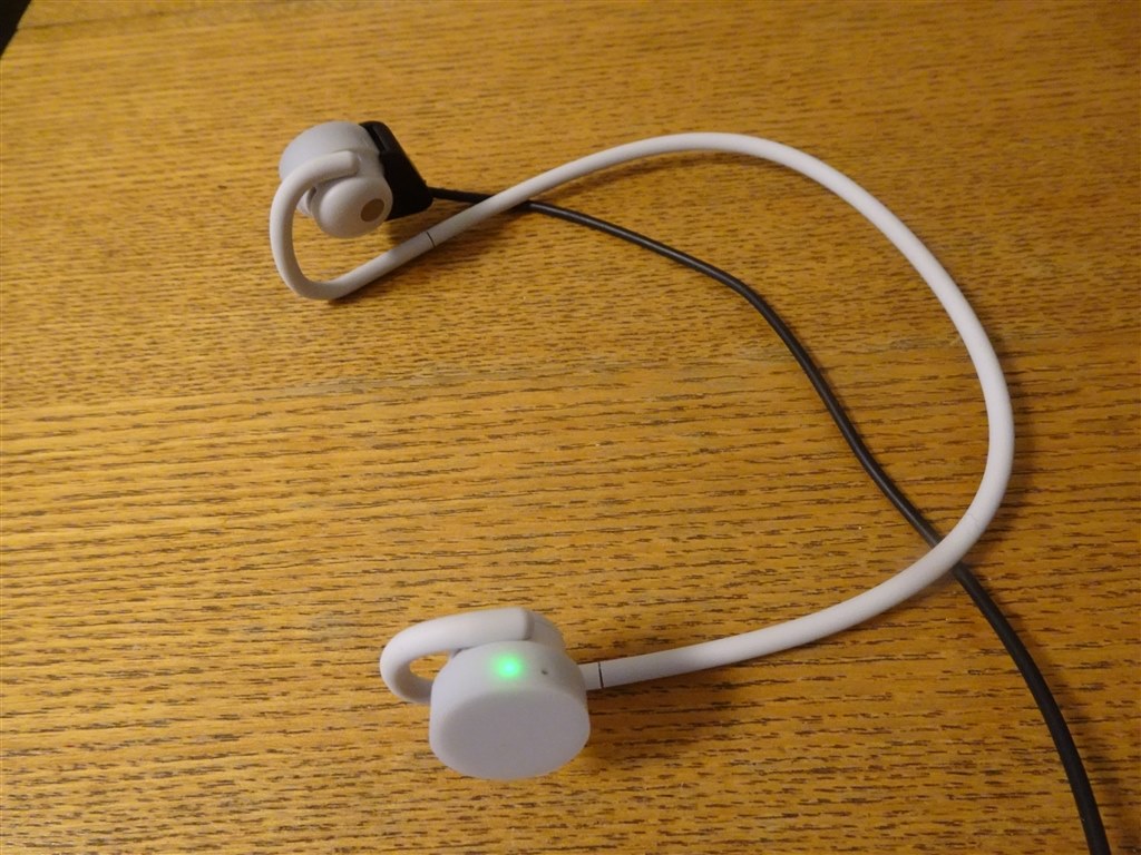 耳を塞がず、圧倒的な快適性と装着感をネックバンド型で体感