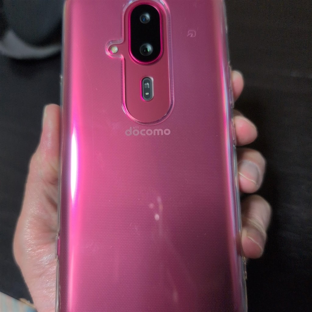 シニア向けスマホの最適解の機種と感じる』 FCNT らくらく