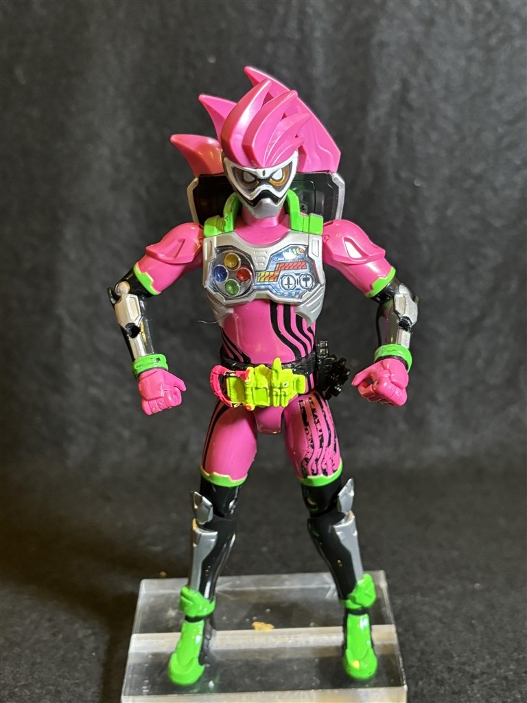 鮮やかさが再現度高く、見てるだけで嬉しくなる』 BANDAI LVUR01 仮面