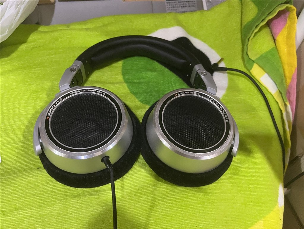 全体的にフラット、クリアですがシープ過ぎない』 Neumann NDH
