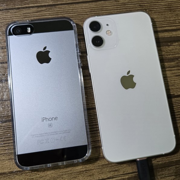 Apple iPhone 12 mini 64GB SIMフリー [ホワイト] 価格比較