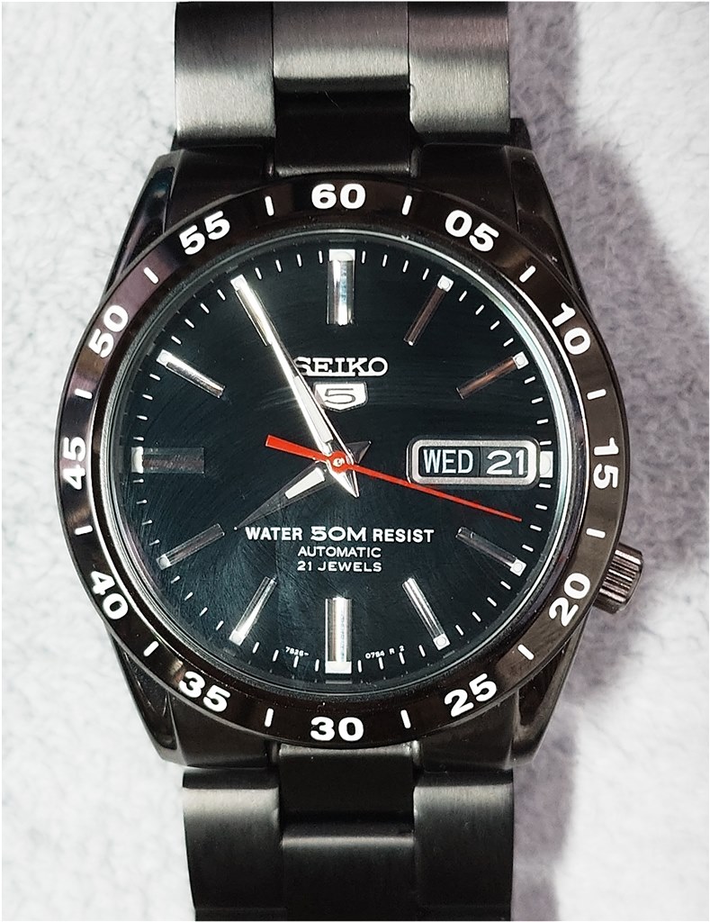 漆黒の稲妻はベルト/バックルを交換してよい感じ』 セイコー セイコー5