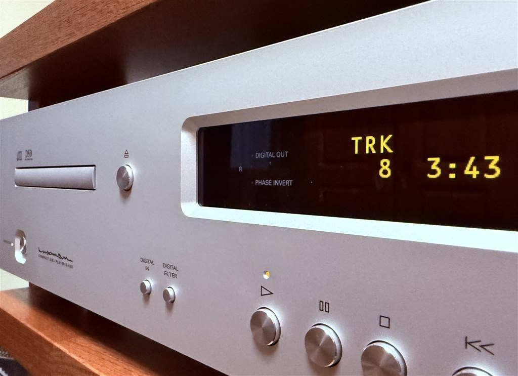 双子の兄弟、性格は別人』 LUXMAN D-03R [ブラスターホワイト