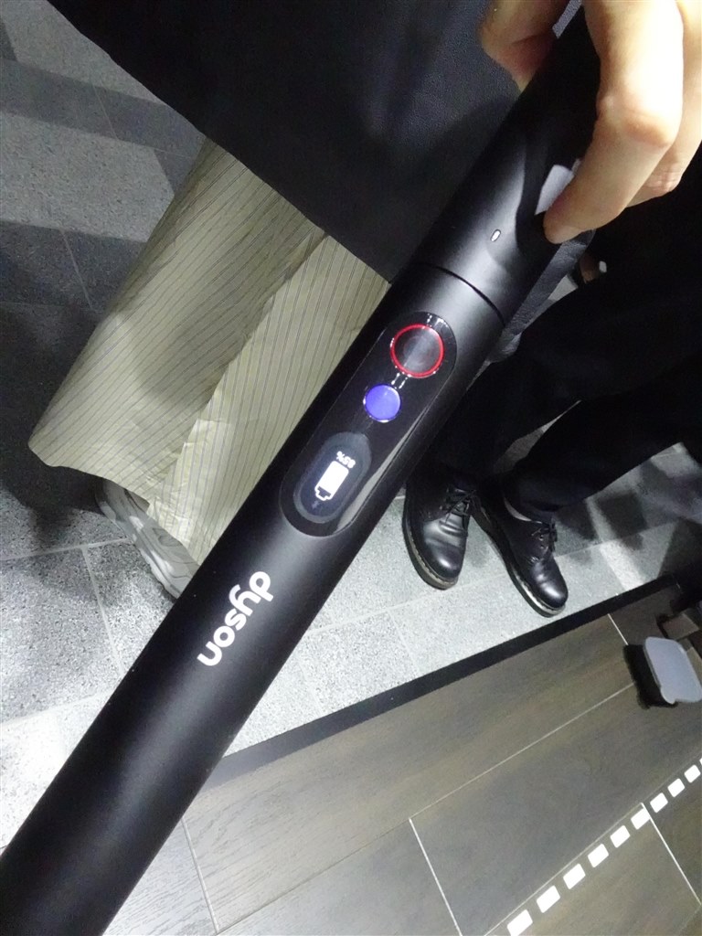 極細軽量だけでない！いろいろ斬新なダイソンのスティック掃除機