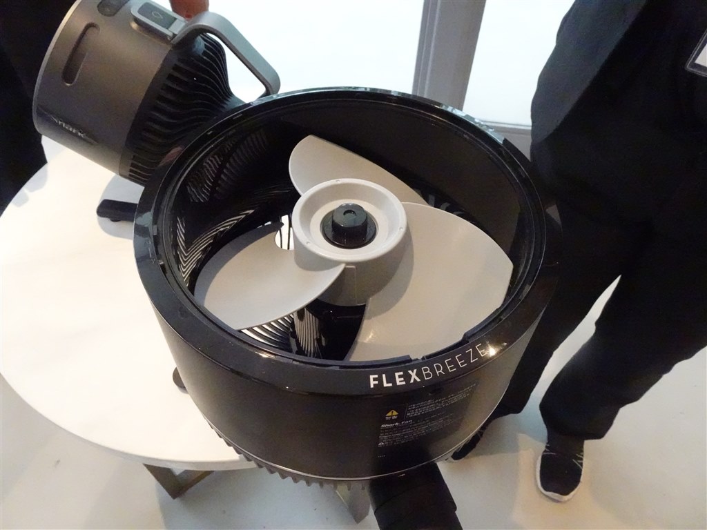 個性が光る！自由度高いサーキュレーター扇風機の”黒船”が登場』 Shark
