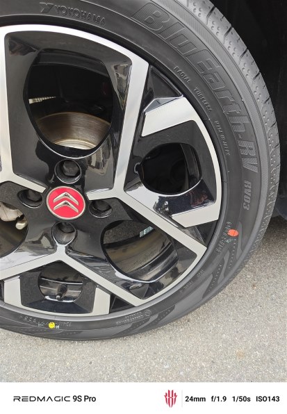 YOKOHAMA BluEarth-RV RV03 215/50R17 95V XL 価格比較 - 価格.com