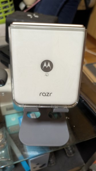 motorola razr 50d M-51E ホワイトマーブル docomo ドコモ、「motorola razr 50d M-51E」を12月19日に発売