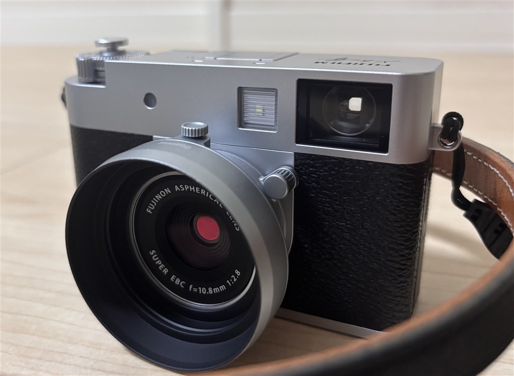 プラ感”の声は気にしすぎ』 富士フイルム FUJIFILM X-HF1