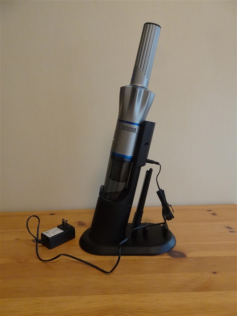 豊富なアタッチメントで小掃除に最適！軽量スティッククリーナー