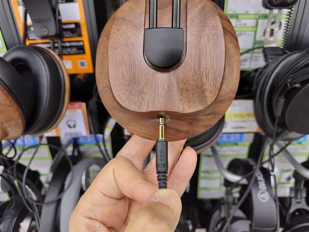 よりモニター寄りに振った密閉仕様、自然音の定位は素晴らしい