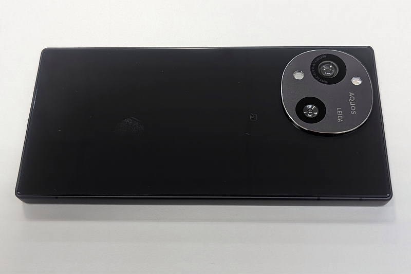 とても良いと思いますがワイヤレス充電には対応して欲しかった