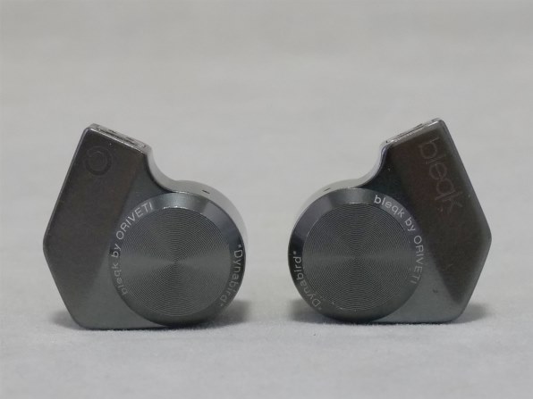 イヤホン ORIVETI bleqk Dynabird ORIVETI bleqk Dynabirdレビュー。フラット寄りでボーカルが