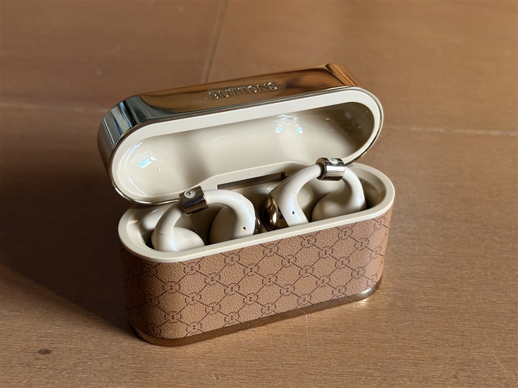 BUTTONS Clip (ゴールドブラウン) アクセサリー感覚で装着できる意欲的なイヤークリップ型イヤホン