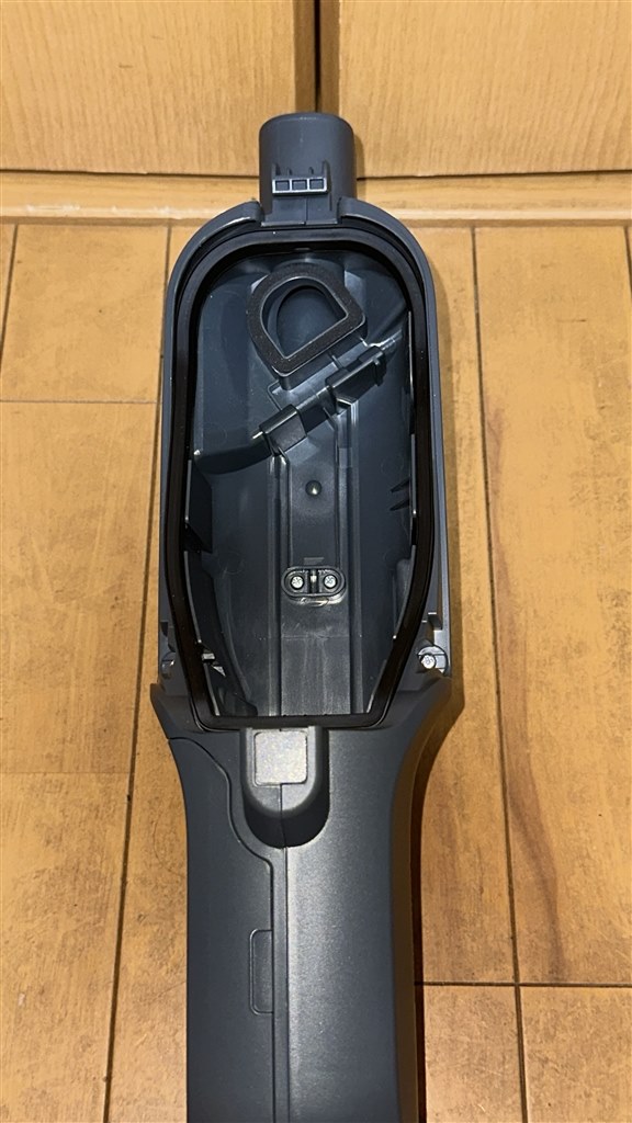 大容量紙パックにこだわり過ぎ、バランスがよくない残念掃除機