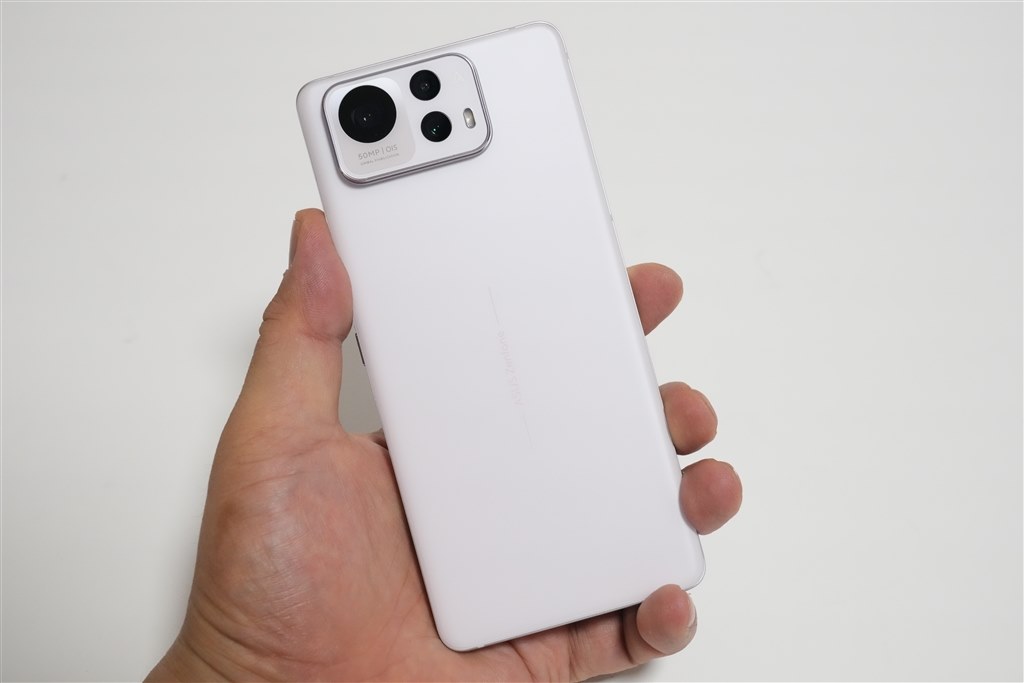 処理性能、ディスプレー画質、カメラ画質は現時点の最高クラス』 ASUS