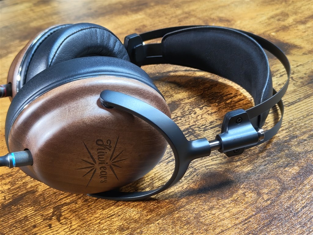Kiwi　Ears　Atheia　デュアルドライバーヘッドフォン Kiwi Ears、デュアルドライバー設計やウォールナット材を採用