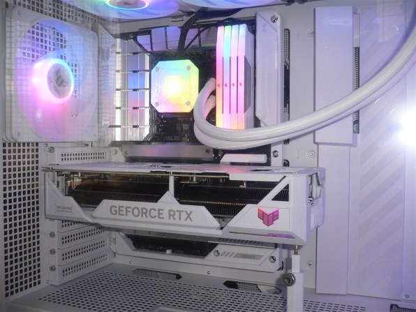 ASUS TUF RTX4070tisuper White BTFモデル ASUS TUF Gaming GeForce RTX™ 4070 Ti SUPER BTF White OC