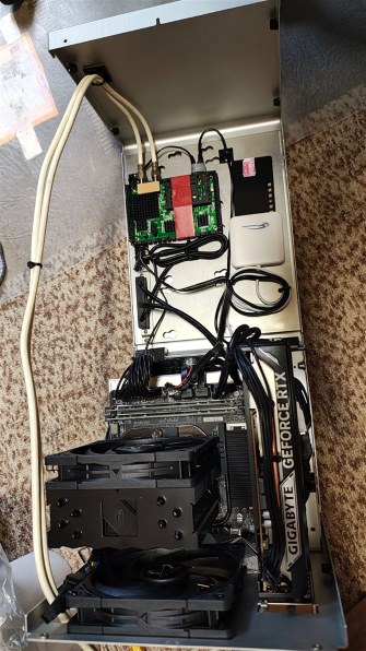 PCケース Lian Li Q33 シルバー 意外と冷えます』 LIAN LI PC-Q33A [シルバー] しんぎんさんの