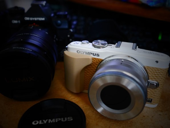 オリンパス OLYMPUS PEN Lite E-PL6 ボディ 価格比較 - 価格.com