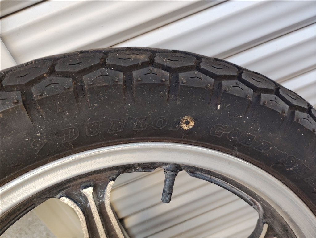 GN125　2F　リアホイールとダンロップタイヤK127 GN125の後輪タイヤの交換【リアタイヤに太い「ダンロップ K127