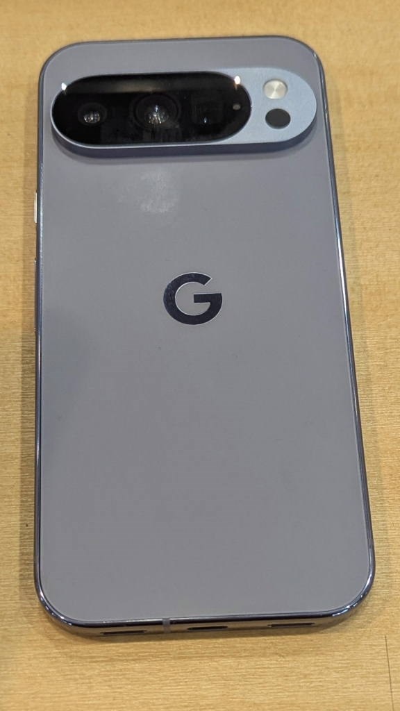 前作と同じデザインでレスポンスは向上した感じです。』 Google Google