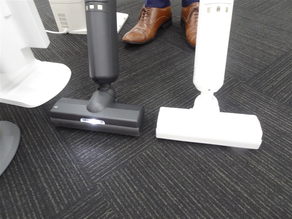 RACTIVE Airの自動ゴミ収集機能付き第2世代上位モデル』 シャープ