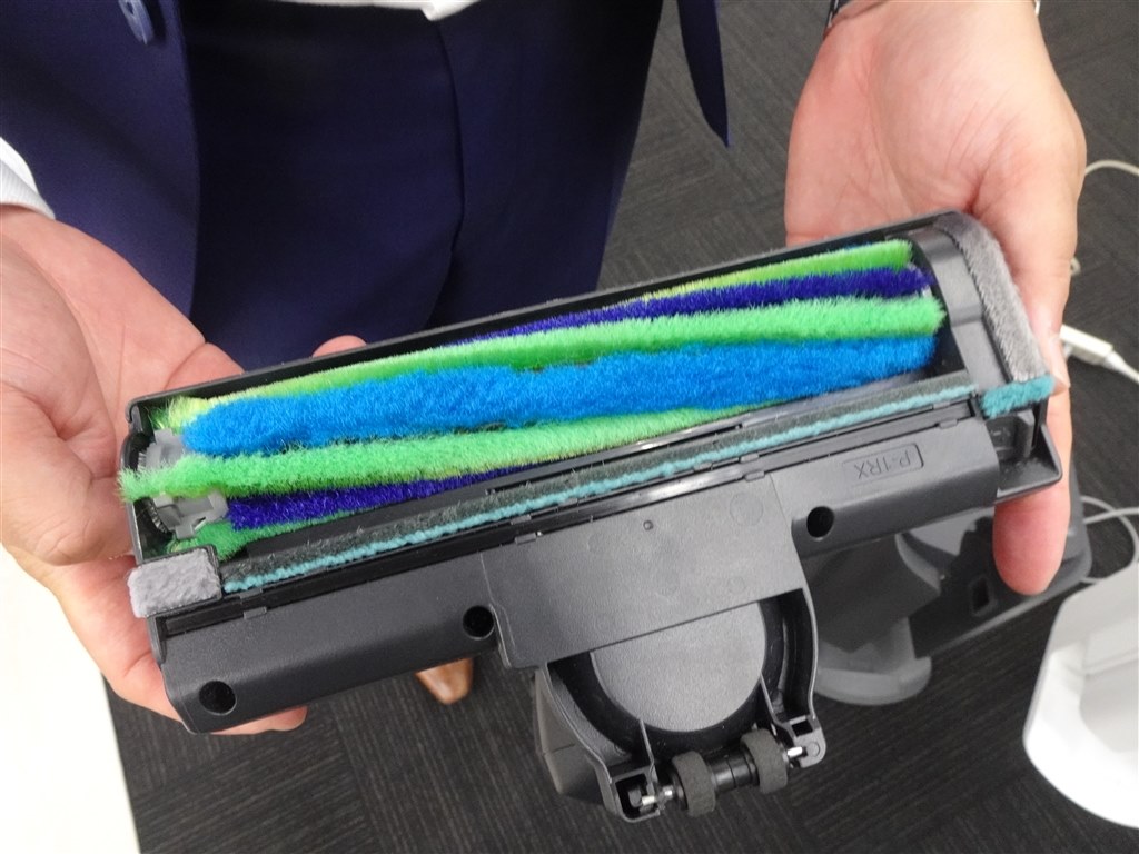 RACTIVE Airの自動ゴミ収集機能付き第2世代上位モデル』 シャープ