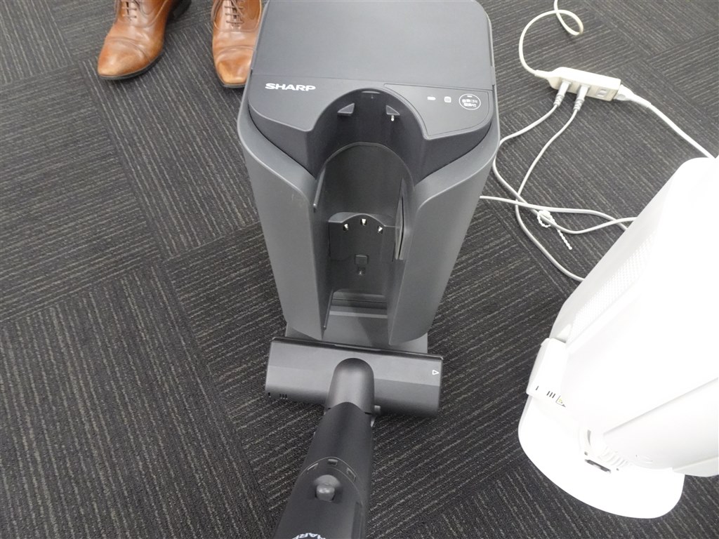 RACTIVE Airの自動ゴミ収集機能付き第2世代上位モデル』 シャープ