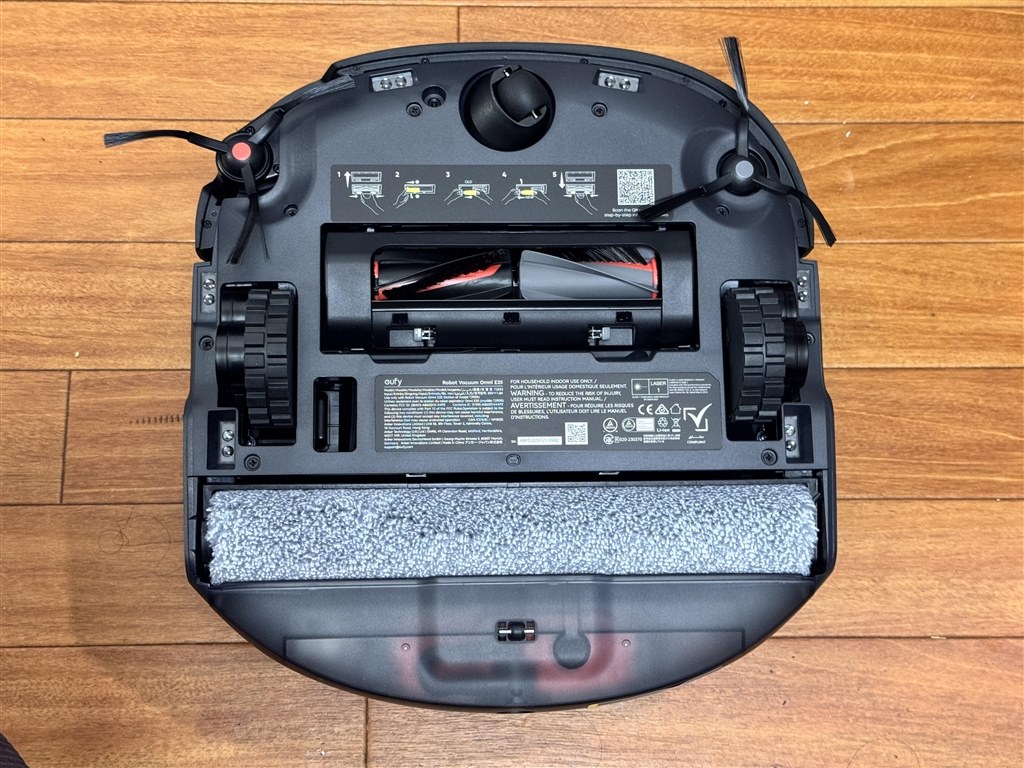 幅広ローラーモップが床をしっかり拭き掃除』 ANKER Eufy Robot