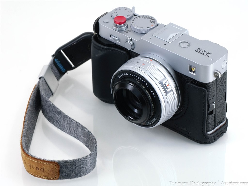 数多くの欠点を抱えつつもクラシック表示モードが楽しいカメラ』 富士